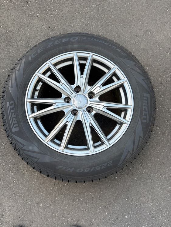 アルミ付きスタッドレスタイヤ（カー用品）の商品画像 - 査定依頼日：2026年4月12日 - 最高査定価格：5,000円