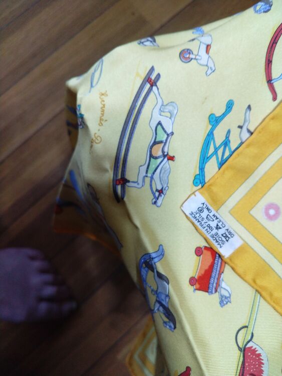 スカーフ（古着・ファッション）の商品画像 - 査定依頼日：2025年11月18日 - 最高査定価格：24,000円