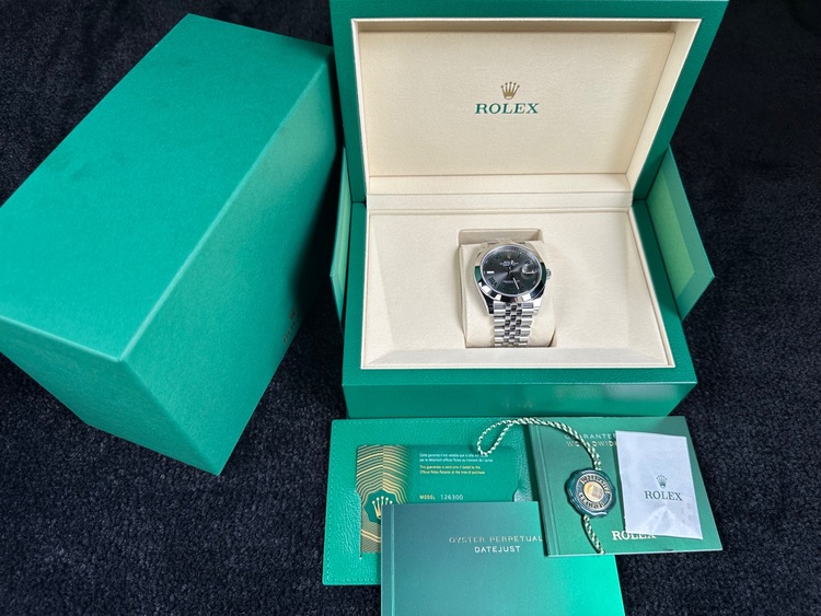 ロレックス デイトジャスト 126300（高級時計）の商品画像 - 査定依頼日：2025年10月22日 - 最高査定価格：1,750,000円