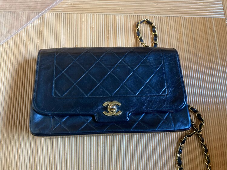 シャネル マトラッセ ダイアナフラップ（ブランドバッグ）の商品画像 - 査定依頼日：2024年12月30日 - 最高査定価格：220,000円