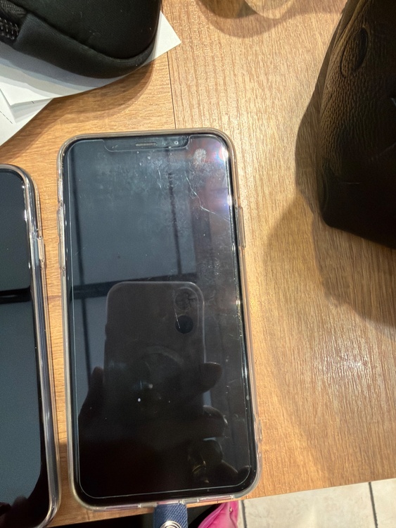 iPhoneX 64GB au（スマホ）の商品画像 - 査定依頼日：2025年12月28日 - 最高査定価格：9,000円