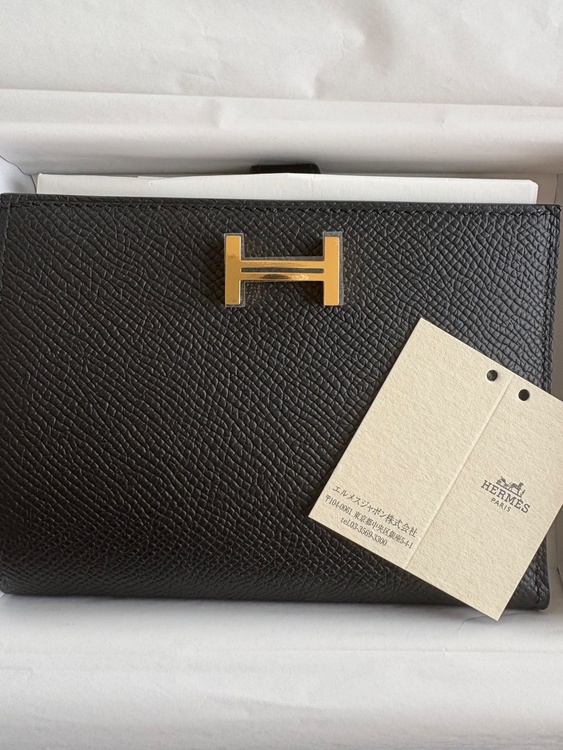 ベアンコンパクト　ノワール　ゴールド金具 K刻印（ブランド財布・小物）の商品画像 - 査定依頼日：2026年4月4日 - 最高査定価格：300,000円