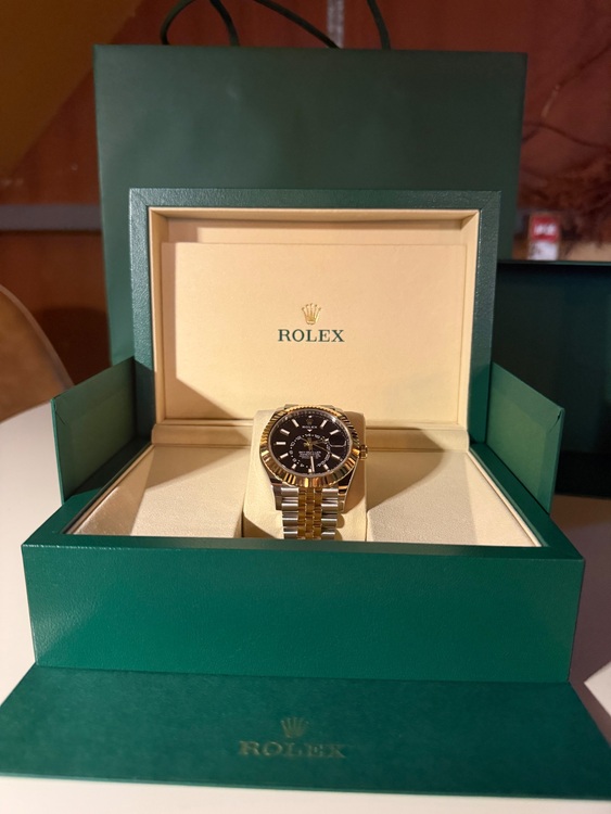 ロレックス スカイドゥエラー 33693（高級時計）の商品画像 - 査定依頼日：2025年10月15日 - 最高査定価格：3,600,000円