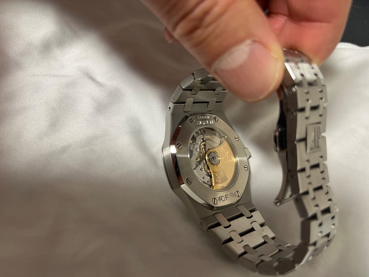 オーデマピゲ ロイヤルオーク 15300r（高級時計）の商品画像 - 査定依頼日：2026年2月9日 - 最高査定価格：4,550,000円