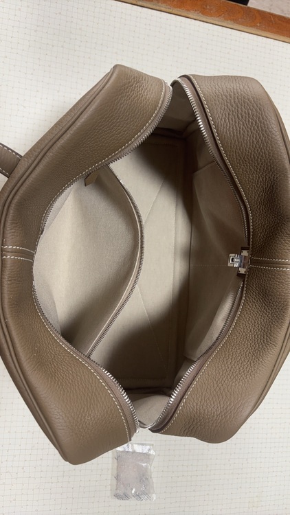 エルメス ヴィクトリア （ブランドバッグ）の商品画像 - 査定依頼日：2025年8月16日 - 最高査定価格：500,000円