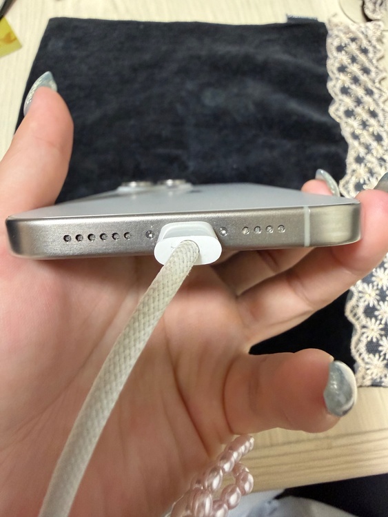 iPhone iPhone 15 Pro Max 256GB au（スマホ）の商品画像 - 査定依頼日：2026年9月27日 - 最高査定価格：95,000円