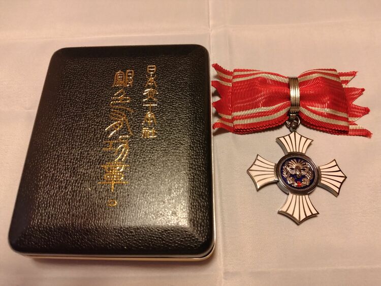 赤十字社金色有功章（美術品・骨董品）の商品画像 - 査定依頼日：2025年9月11日 - 最高査定価格：1,100円