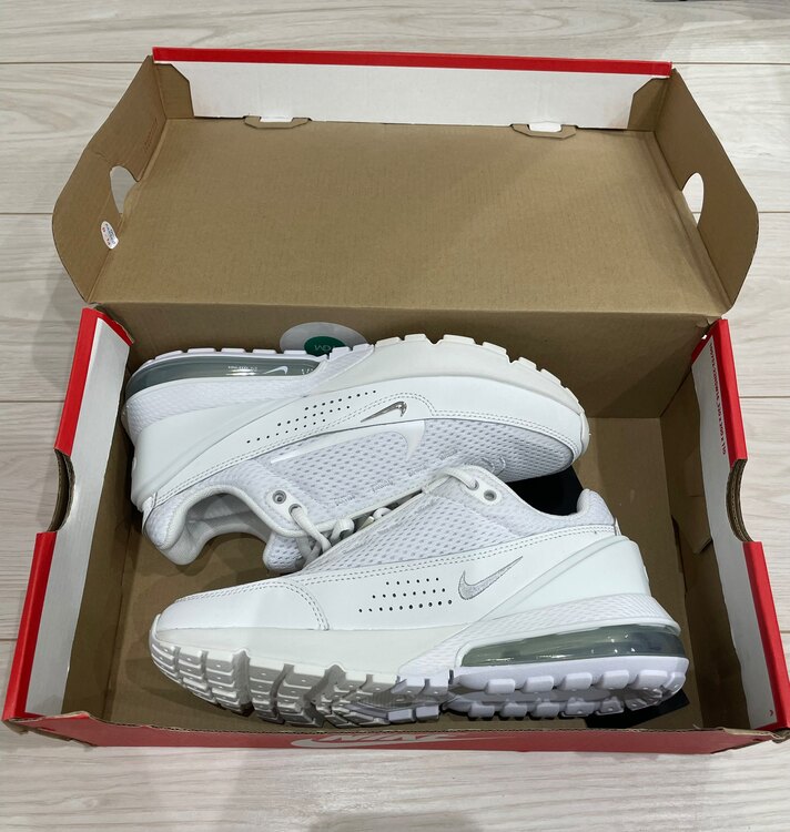 NIKE ウィメンズエアマックスパルススニーカー（古着・ファッション）の商品画像 - 査定依頼日：2025年4月3日 - 最高査定価格：2,200円