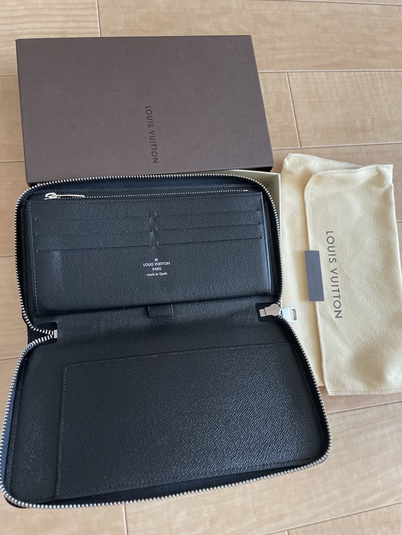 グラフィット ジッパー（ブランドバッグ）の商品画像 - 査定依頼日：2022年7月7日 - 最高査定価格：60,000円