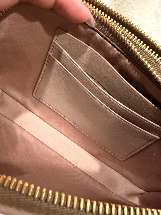 ミュウミュウ  （ブランドバッグ）の商品画像 - 査定依頼日：2026年3月16日 - 最高査定価格：55,000円