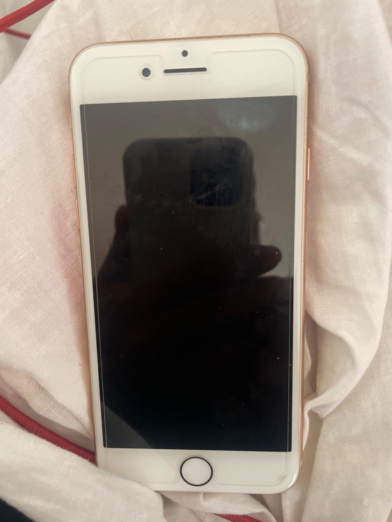 iPhone iPhone7 128GB au（スマホ）の商品画像 - 査定依頼日：2026年8月30日 - 最高査定価格：1,010円
