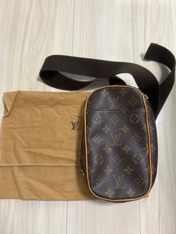 ポシェットガンジュ（ブランドバッグ）の商品画像 - 査定依頼日：2026年2月23日 - 最高査定価格：70,000円