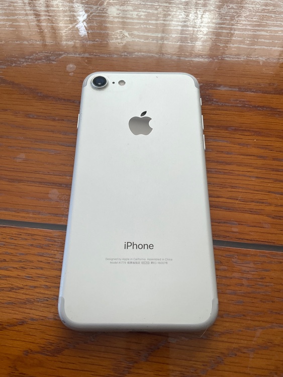 iPhone7 128GB SIMフリー（スマホ）の商品画像 - 査定依頼日：2026年3月14日 - 最高査定価格：3,000円