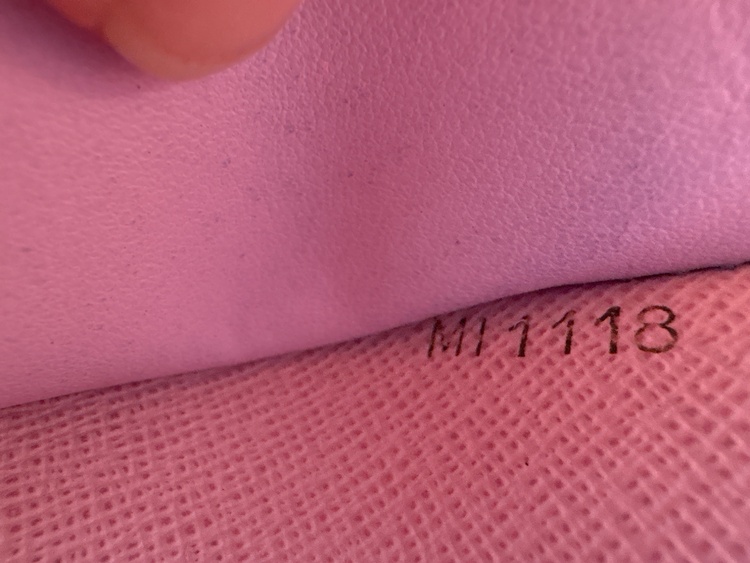 ルイヴィトン ダミエアズール ヴィクトリーヌ 三つ折り財布（ブランド財布・小物）の商品画像 - 査定依頼日：2026年4月8日 - 最高査定価格：20,000円