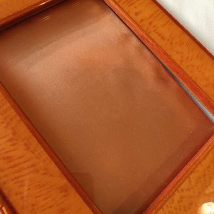 HERMES フォトスタンド　マホガニーラッカー仕上げ　ステッチ模様象嵌（美術品・骨董品）の商品画像 - 査定依頼日：2025年4月18日 - 最高査定価格：16,000円