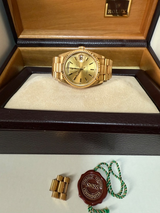 デイデイト18238 ゴールド（高級時計）の商品画像 - 査定依頼日：2025年12月10日 - 最高査定価格：2,880,000円
