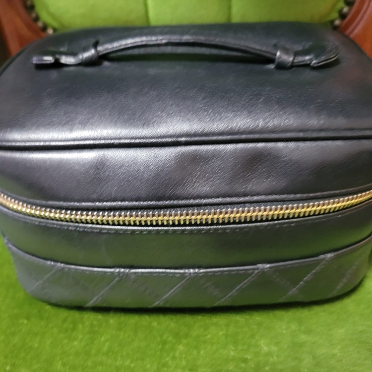 ヴィンテージバニティ（ブランド財布・小物）の商品画像 - 査定依頼日：2025年7月2日 - 最高査定価格：30,000円