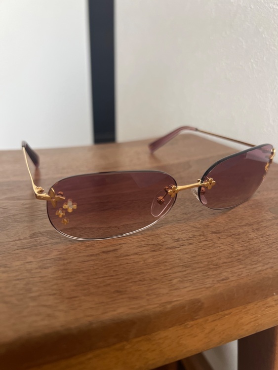 サングラス（古着・ファッション）の商品画像 - 査定依頼日：2025年9月14日 - 最高査定価格：3,000円