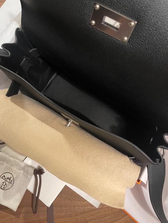 ケリーメッセンジャーK刻印　PM（ブランドバッグ）の商品画像 - 査定依頼日：2025年12月26日 - 最高査定価格：1,650,000円