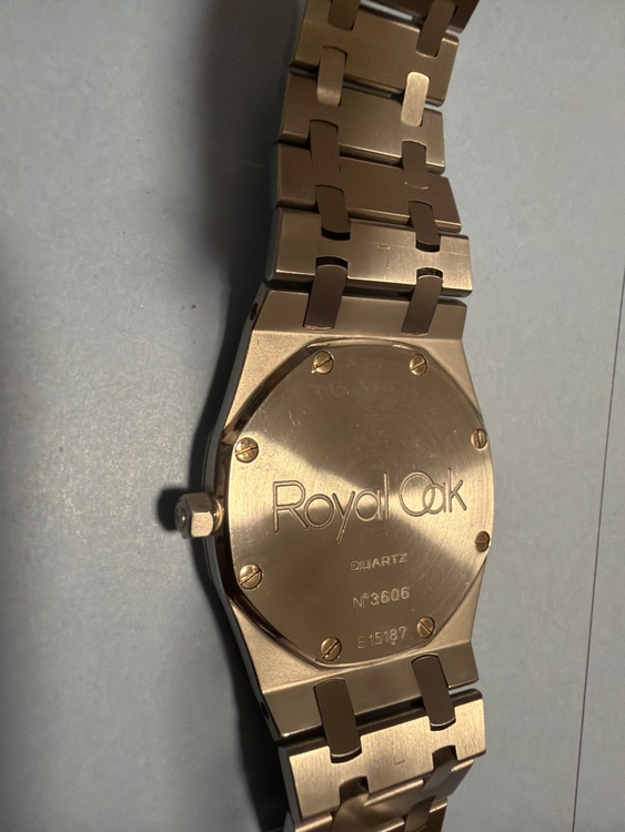 オーデマピゲ ロイヤルオーク （高級時計）の商品画像 - 査定依頼日：2026年4月14日 - 最高査定価格：3,000,000円