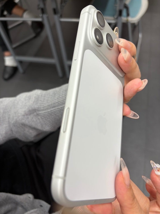 iPhone iPhone 17 Pro Max 512GB SIMフリー（スマホ）の商品画像 - 査定依頼日：2026年9月24日 - 最高査定価格：189,000円