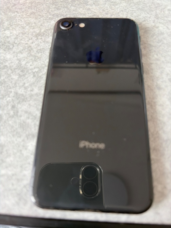 iPhone8 64GB au（スマホ）の商品画像 - 査定依頼日：2026年4月3日 - 最高査定価格：4,000円