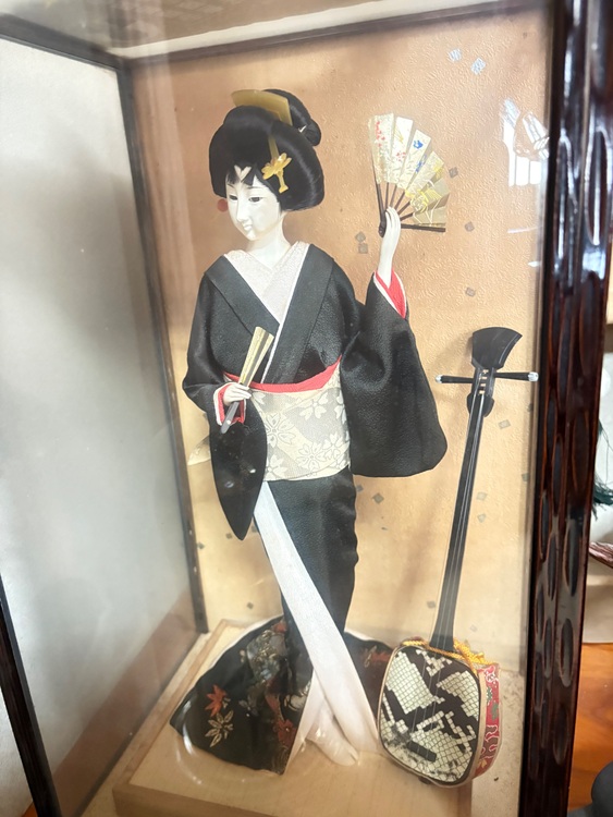 芸者人形（美術品・骨董品）の商品画像 - 査定依頼日：2025年11月11日 - 最高査定価格：2,000円