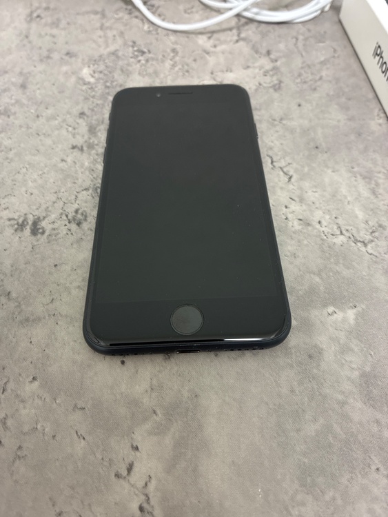 iPhone SE (第 3 世代) 64GB SIMフリー（スマホ）の商品画像 - 査定依頼日：2026年1月28日 - 最高査定価格：35,000円