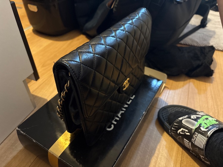 CHANEL マトラッセ クラシックフラップ ミディアムサイズ（ダブルフラップ）（ブランドバッグ）の商品画像 - 査定依頼日：2025年8月12日 - 最高査定価格：250,000円