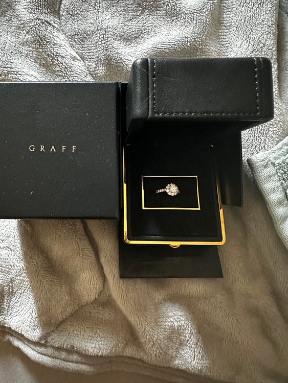 グラフ　アイコン（宝石）の商品画像 - 査定依頼日：2023年6月19日 - 最高査定価格：800,000円