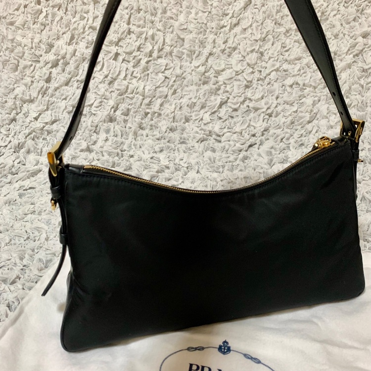 PRADA エメ パドロック付 ラージ Re-Nylon xレザー（ブランドバッグ）の商品画像 - 査定依頼日：2025年9月13日 - 最高査定価格：190,000円