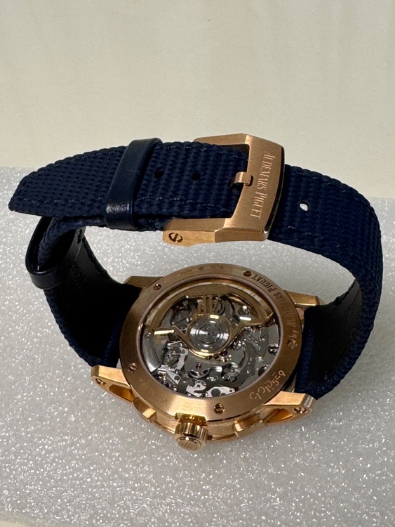 Code 11.59 バイ オーデマ ピゲ クロノグラフ（高級時計）の商品画像 - 査定依頼日：2025年6月8日 - 最高査定価格：3,500,000円