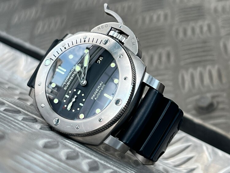 パネライ サブマーシブル pam00305（高級時計）の商品画像 - 査定依頼日：2025年2月12日 - 最高査定価格：580,000円