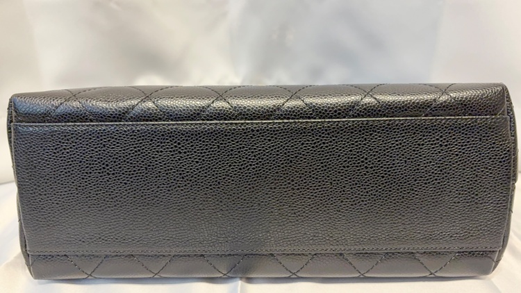 マトラッセ キャビアスキン トップハンドルバッグ（通称ケリー型）」型番 A12397（ブランドバッグ）の商品画像 - 査定依頼日：2026年8月20日 - 最高査定価格：300,000円