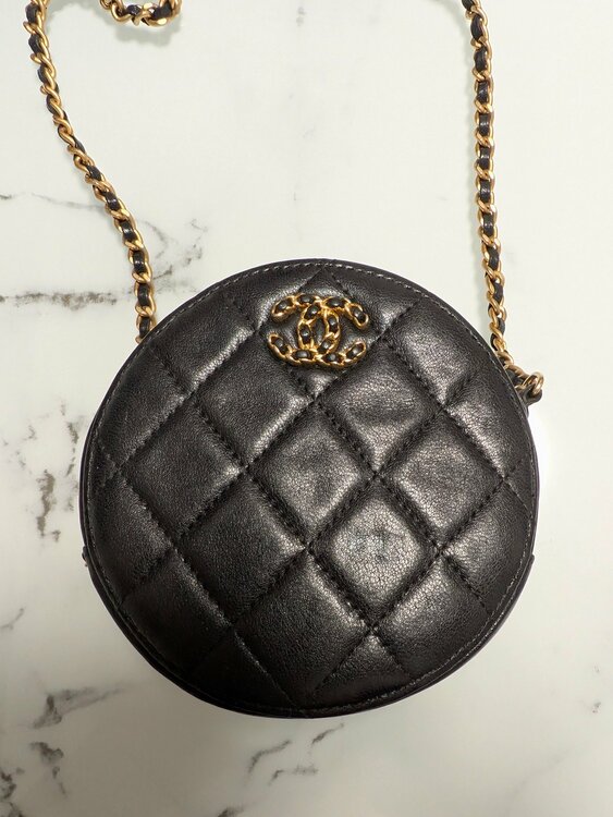 CHANEL マトラッセ ラウンド チェーンショルダー ミニ バッグ レザー ゴールド金具（ブランドバッグ）の商品画像 - 査定依頼日：2026年8月31日 - 最高査定価格：100,000円