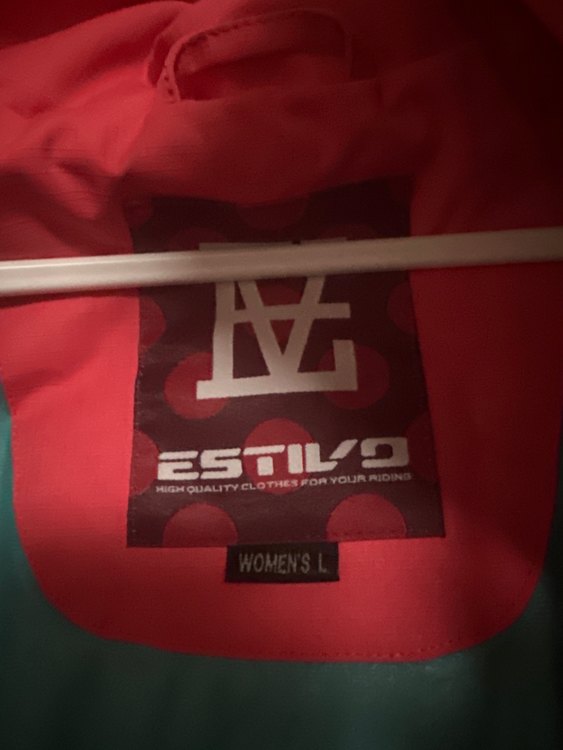 ESTIVO ウエアー （その他のスポーツ用品）の商品画像 - 査定依頼日：2023年2月23日