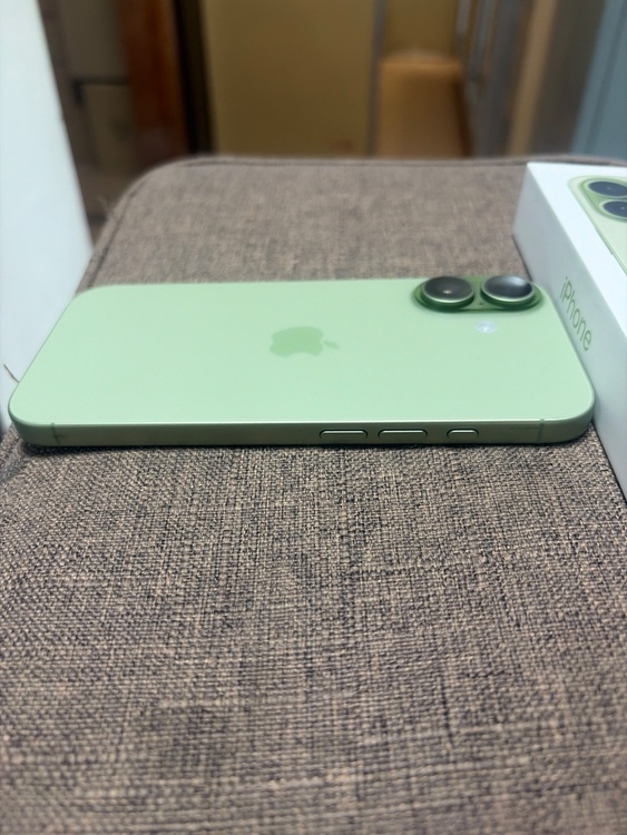 iPhone17 512gb セージ（スマホ）の商品画像 - 査定依頼日：2026年5月2日 - 最高査定価格：131,000円