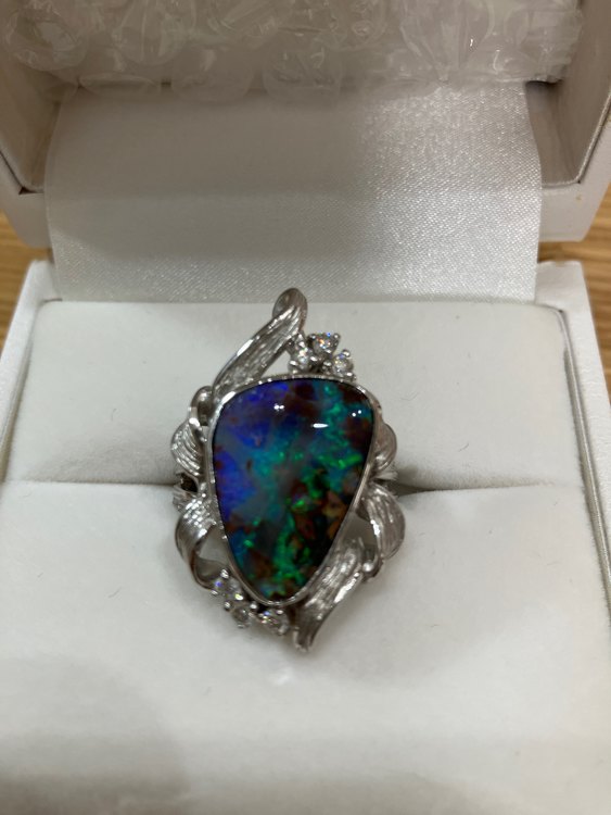 天然石ボルダー・オパール、天然ダイヤモンド（脇石）（宝石）の商品画像 - 査定依頼日：2022年11月4日 - 最高査定価格：75,000円