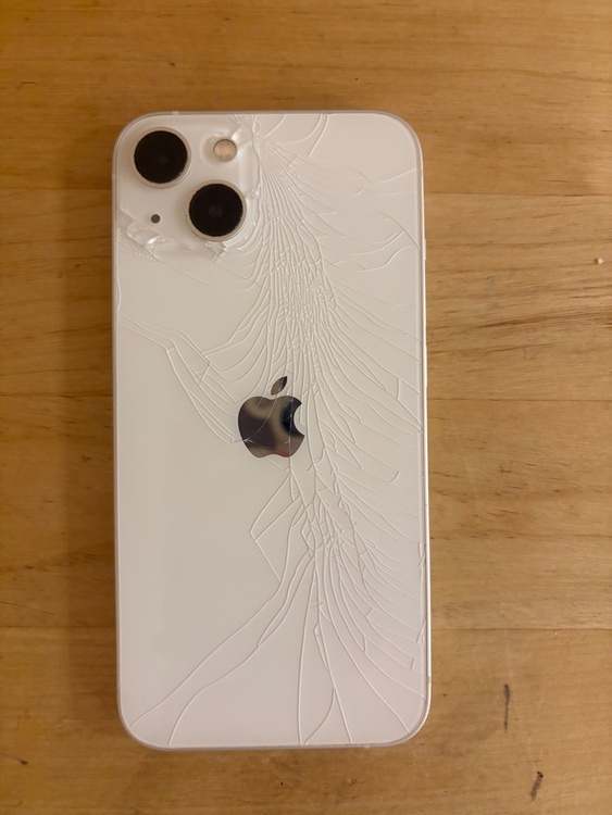 iPhone13 MLNJ3J/A（スマホ）の商品画像 - 査定依頼日：2026年10月24日 - 最高査定価格：24,500円