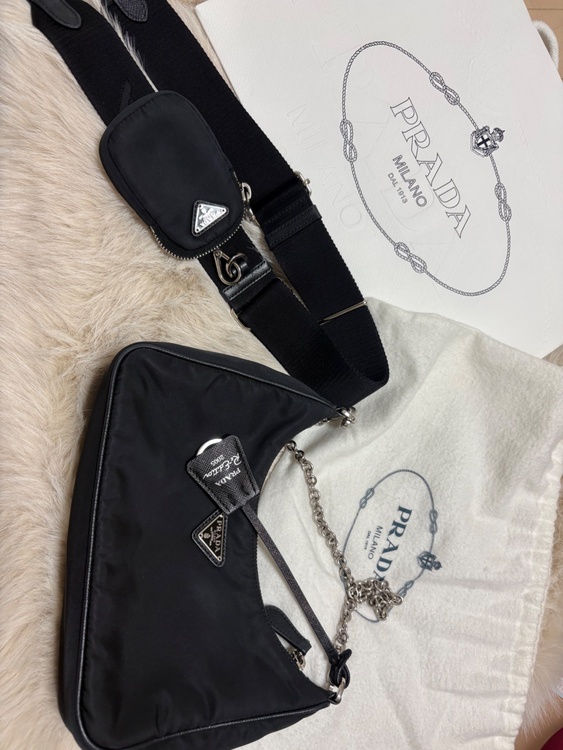 プラダ Re-Edition 2005 Re-Nylon バッグ（ブランドバッグ）の商品画像 - 査定依頼日：2026年8月30日 - 最高査定価格：150,000円