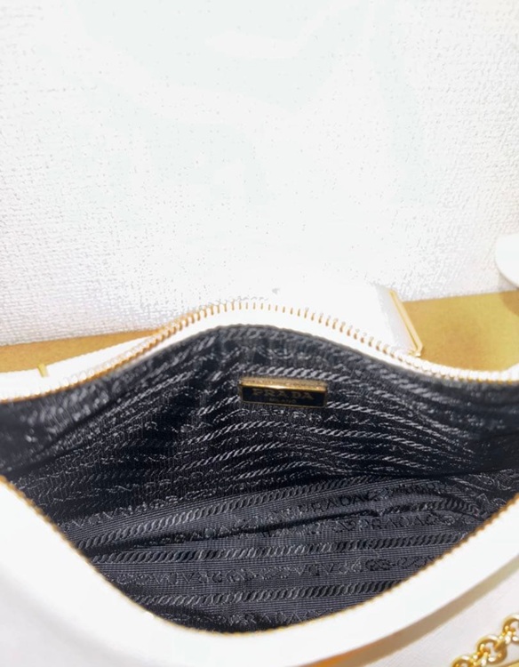 プラダ  （ブランドバッグ）の商品画像 - 査定依頼日：2025年11月30日 - 最高査定価格：160,000円