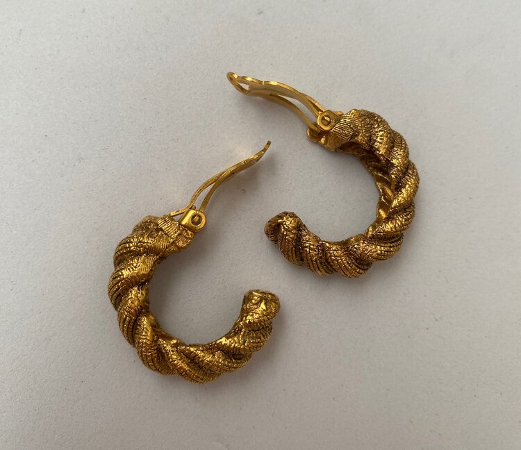 シャネル　フープイヤリング（ブランド財布・小物）の商品画像 - 査定依頼日：2025年2月2日 - 最高査定価格：25,000円