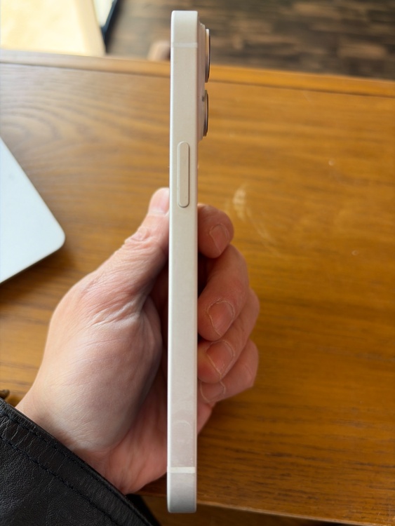 iPhone 14 256GB SIMフリー（スマホ）の商品画像 - 査定依頼日：2026年3月25日 - 最高査定価格：54,000円