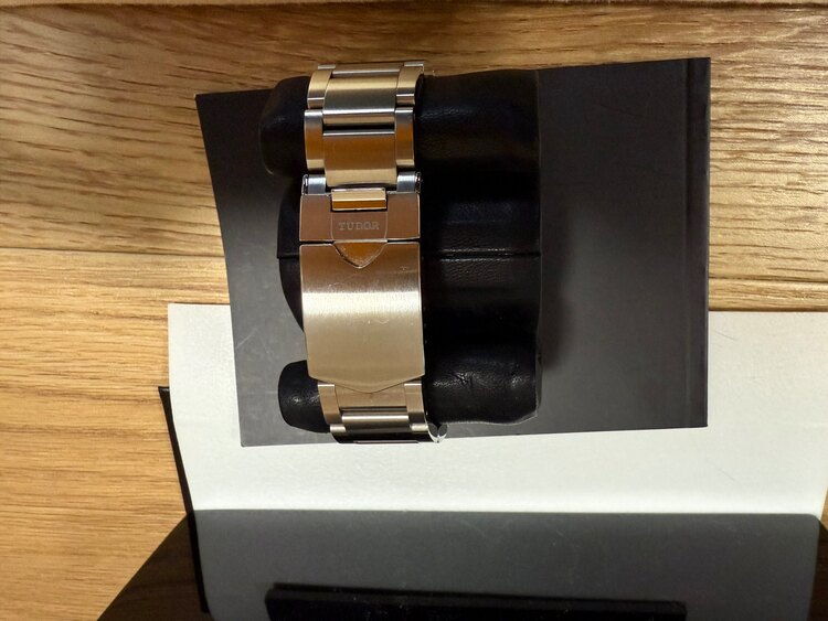 チューダー ブラックベイ 70330（高級時計）の商品画像 - 査定依頼日：2025年4月5日 - 最高査定価格：500,000円