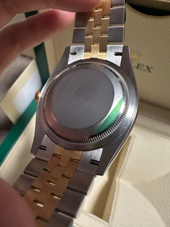 ロレックス デイトジャスト 126233g（高級時計）の商品画像 - 査定依頼日：2025年1月27日 - 最高査定価格：2,050,000円