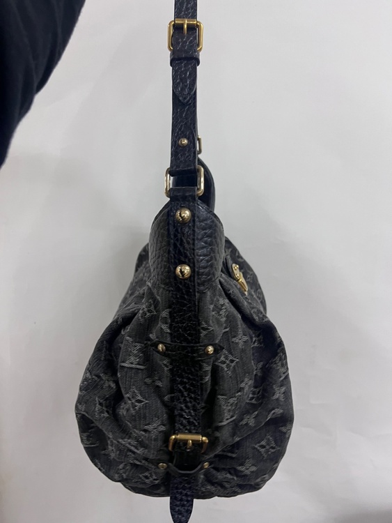 ショルダーバッグブラックデニム（ブランドバッグ）の商品画像 - 査定依頼日：2026年3月5日 - 最高査定価格：100,000円