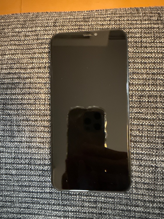 iPhone11pro max（スマホ）の商品画像 - 査定依頼日：2025年10月22日 - 最高査定価格：39,000円