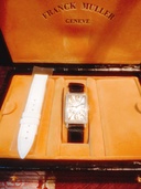 ２列ダイヤ巻き ブラック&ホワイトベルト（高級時計）の商品画像 - 査定依頼日：2021年12月13日 - 最高査定価格：400,000円