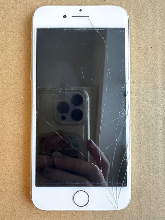 MQ792J/A iPhone8,White,64GB（スマホ）の商品画像 - 査定依頼日：2025年11月3日 - 最高査定価格：6,000円