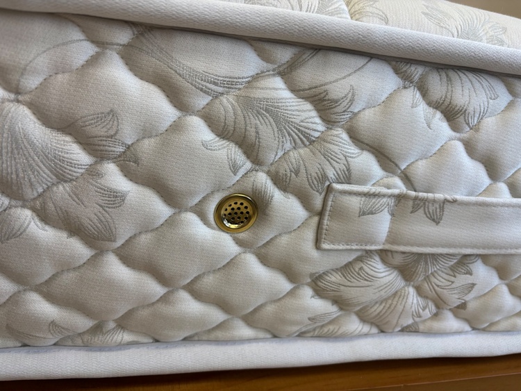 ベッドマットレス　ダブル（家具・寝具）の商品画像 - 査定依頼日：2025年12月20日 - 最高査定価格：5,500円